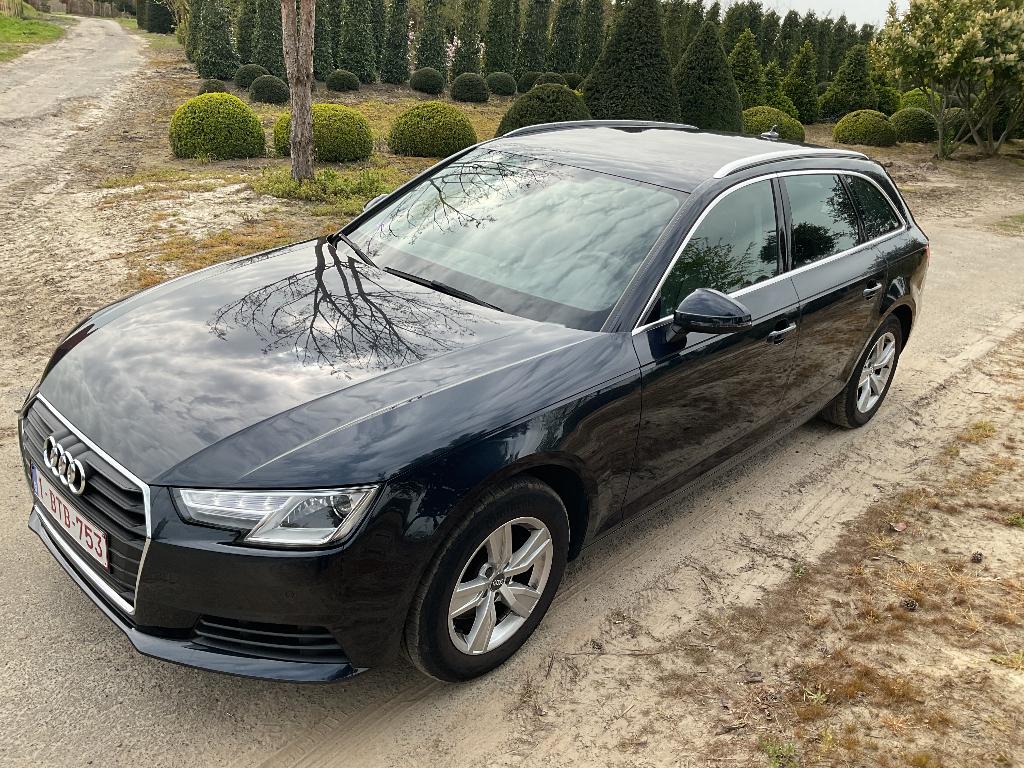 Audi A4 . 1.4 bezine . 67.000 km . 2017, Auto's, Voorwielaandrijving, 4 cilinders, Blauw, A4