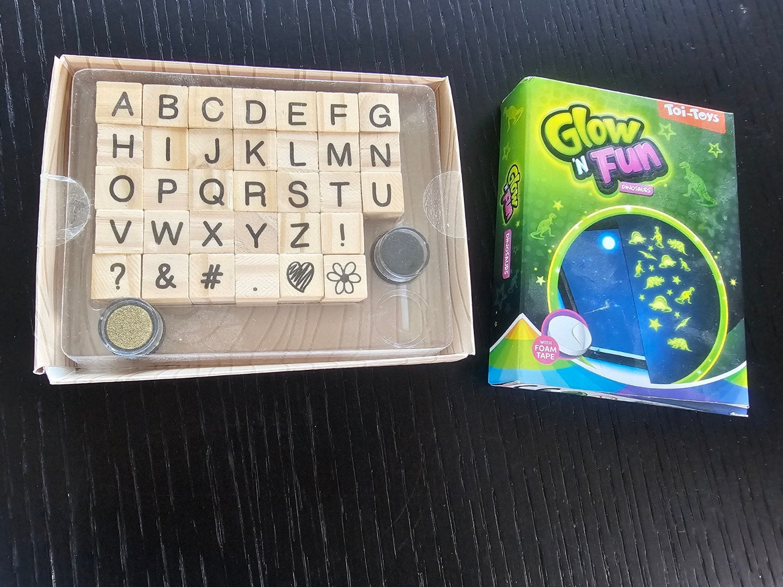 NIEUW. set 33 houten stempels incl. gouden & zwarte inkt, Postzegels en Munten, Verzenden