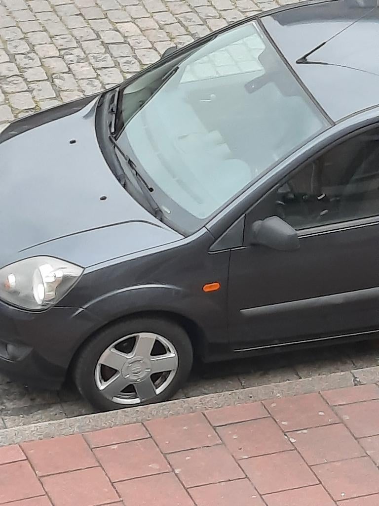 Ford Fiesta 1.3 benzine 2007 EURO 4 met 185.000 km, Auto's, Elektrische ramen, Zwart, 5 deurs, Particulier