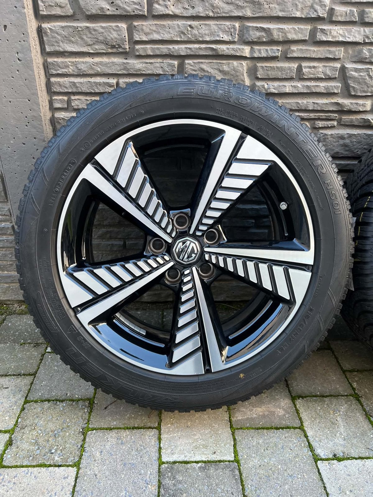 ORIG. MG ZS EV WINTERSET 215/50/R17 BIJNA NIEUW, Auto-onderdelen, Ophalen, Banden en Velgen, 17 inch, Winterbanden