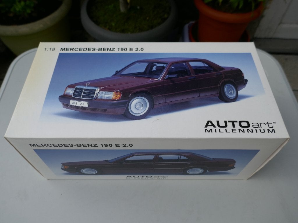 Autoart 1/18 Mercedes 190E 2.0 - barolo red, Hobby en Vrije tijd, Modelauto's | 1:18, Ophalen of Verzenden, Zo goed als nieuw