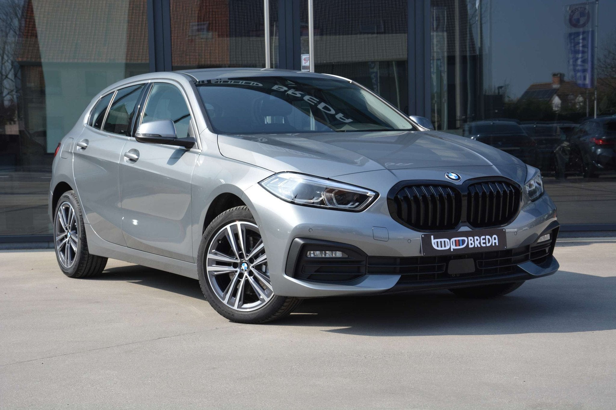 BMW 1 Serie 116 i / Cam/ LED/ Cruise Control/ Navi/ Carplay/, Gebruikt, Zwart, 5 deurs, 3 cilinders