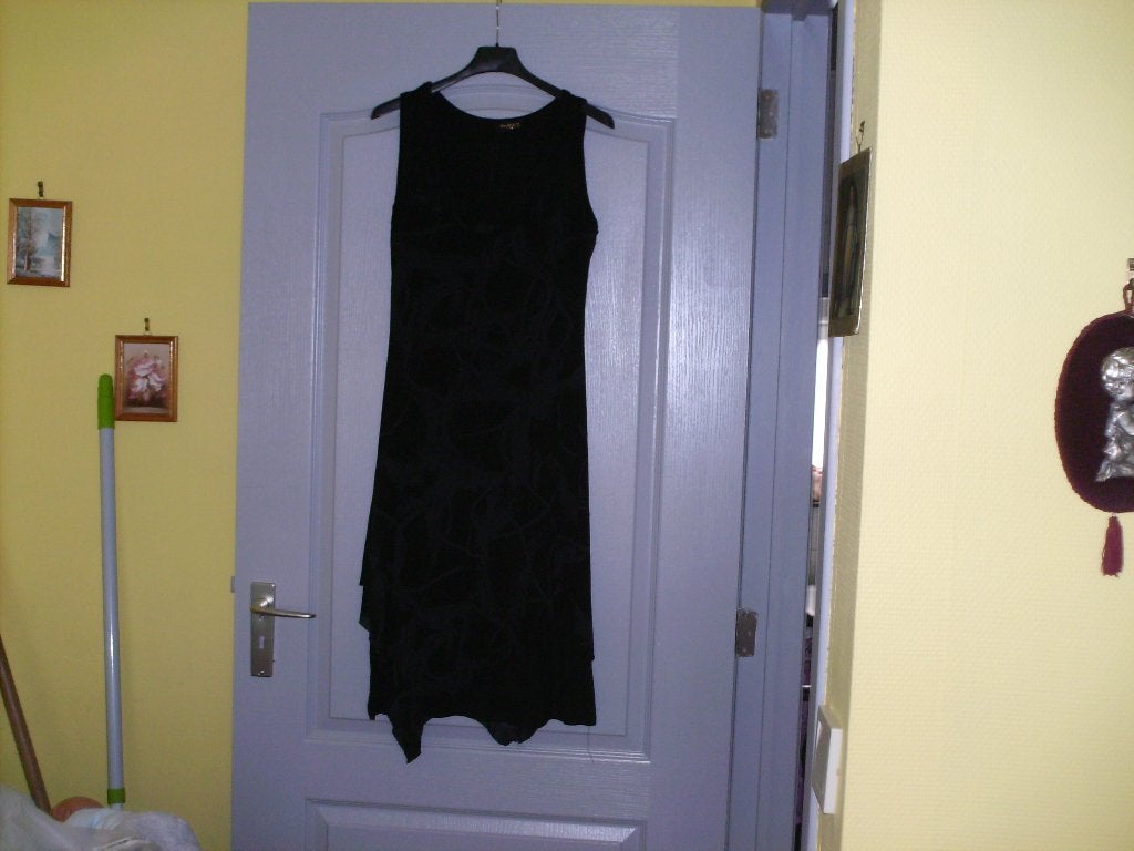 a vendre robe pour dame, Enlèvement ou Envoi, Comme neuf, Autres couleurs, Longueur genou