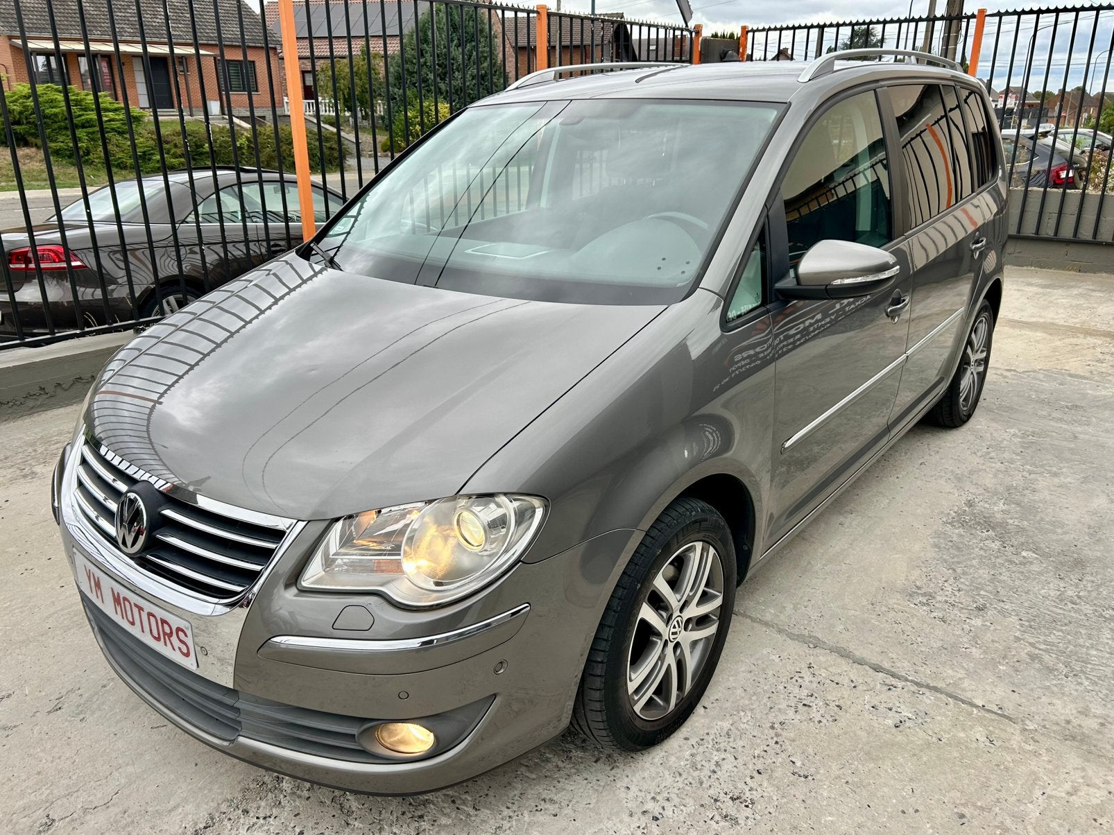 Volkswagen Touran édition higline 130.000km année 2009, Autos, 90 kW, Argent ou Gris, Achat, 139 g/km