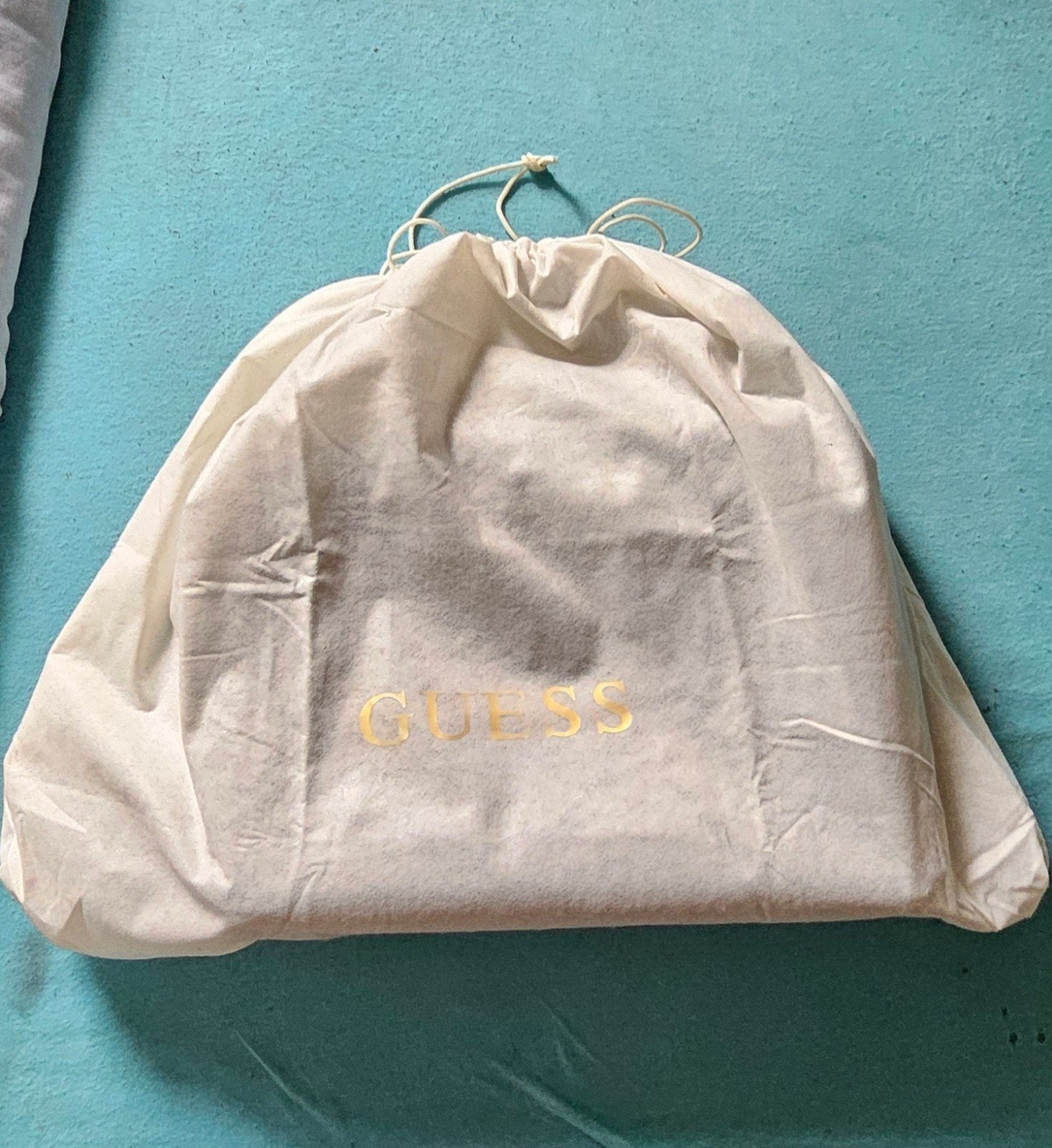 A vendre 80e grand sac guess neuf acheté 149e chez gilance, Bijoux, Sacs & Beauté, Sacs | Sacs Femme, Enlèvement, Neuf, Bleu, Sac à main