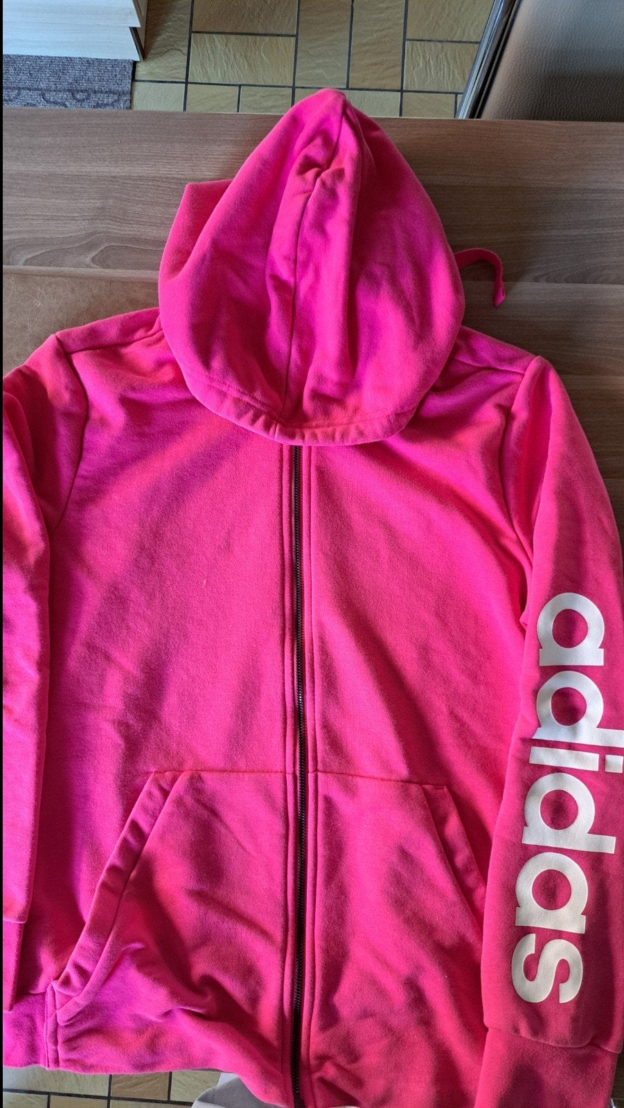 roze trainings pack , Adidas,maat M,met kap, Sport en Fitness, Ophalen of Verzenden, Gebruikt