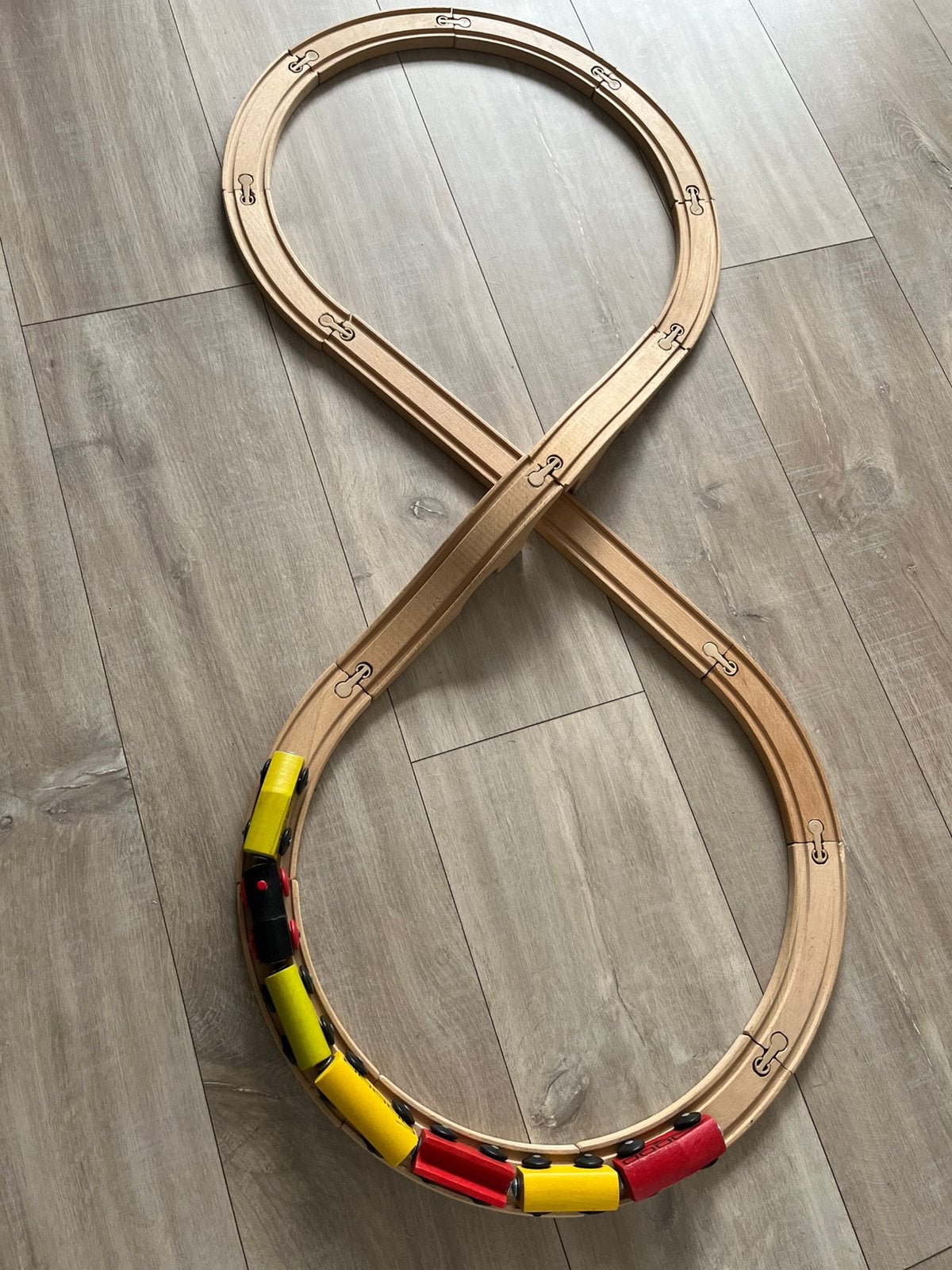 Circuit train en bois avec plusieurs vehicules, Enfants & Bébés, Jouets | Circuits, Enlèvement ou Envoi, Utilisé, Circuit