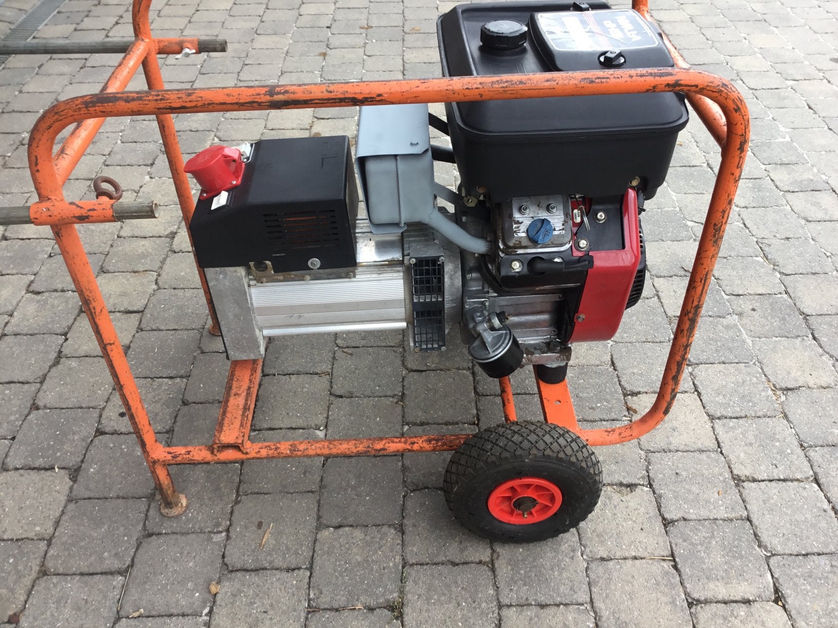 Groupe électrogène 10kva( 8.000watts), Enlèvement, Utilisé, 10 à 30 kVA, Essence