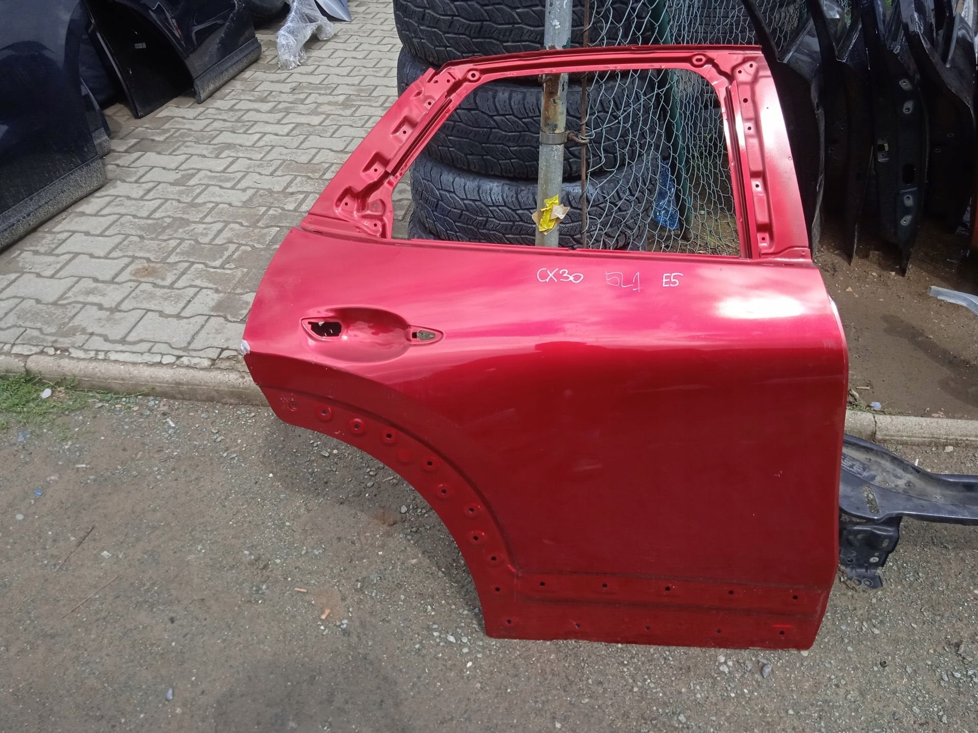 Mazda CX30 Portier Rechts CX30, Gebruikt, Shinchi, Fuchu-Cho 3-1
730-8670  Hiroshima, Deur, Mazda Motor Corporation