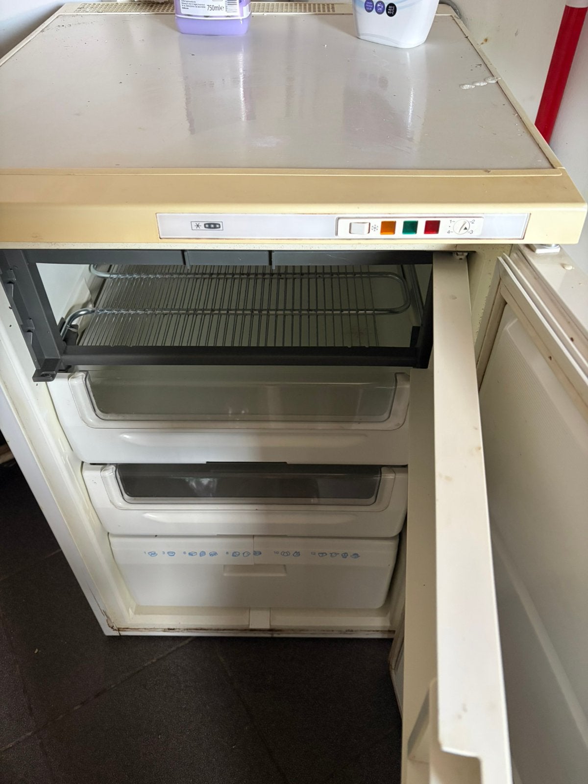 Diepvries werkt goed, Elektronische apparatuur, Vriezers en Diepvrieskisten, Gebruikt, Ophalen