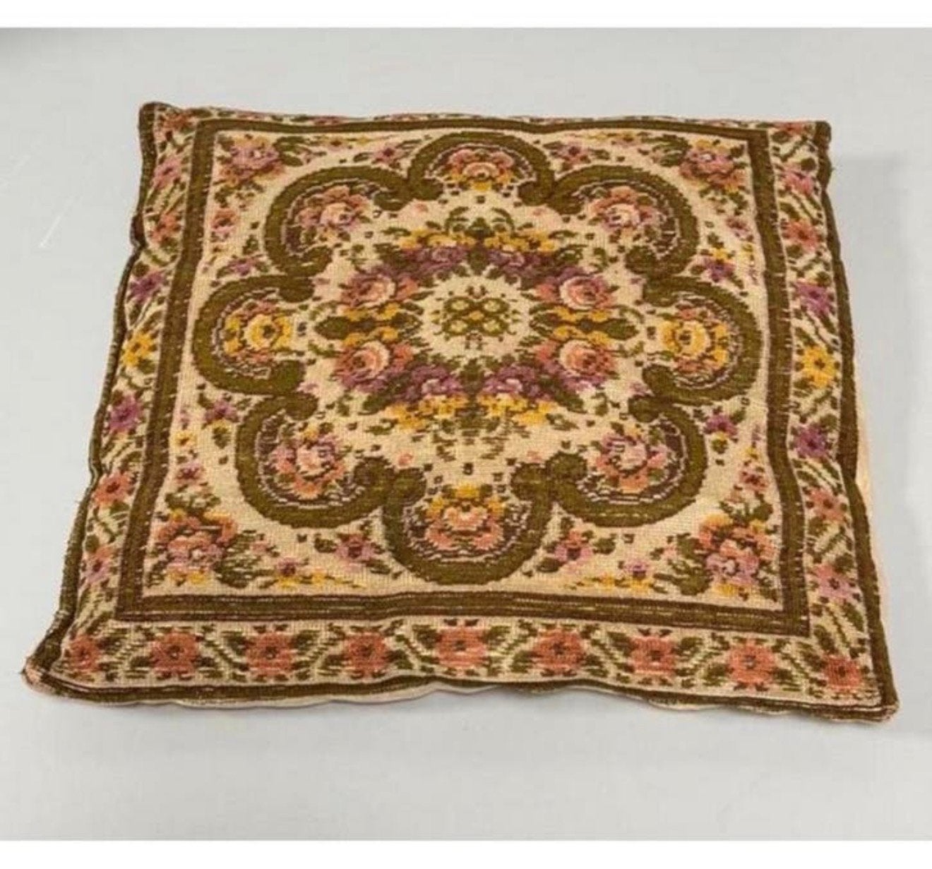 Coussin ancien brodé motif de fleurs 40x40 cm, Antiquités & Art, Enlèvement ou Envoi