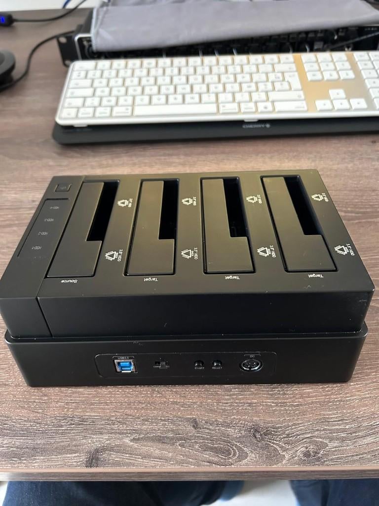 SSD schijven / Orico 4 sleuven usb3 docking te koop, Enlèvement ou Envoi, Comme neuf, SATA, SSD
