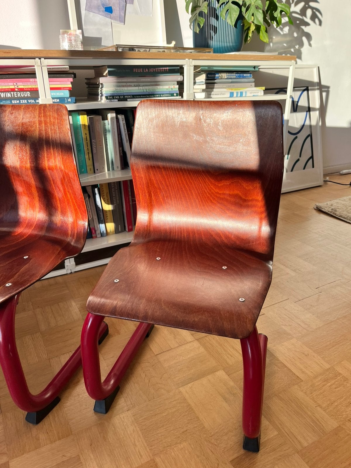 Vintage kinderstoelen – retro schoolstoeltje in gebogen hout, Ophalen, Huis en Inrichting