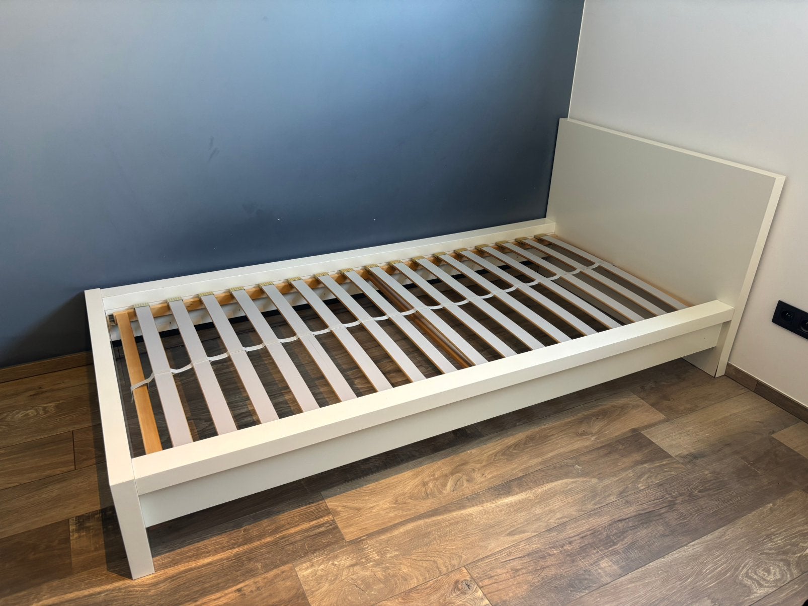 IKEA MALM bed, Huis en Inrichting, Slaapkamer | Bedden, Ophalen, 200 cm