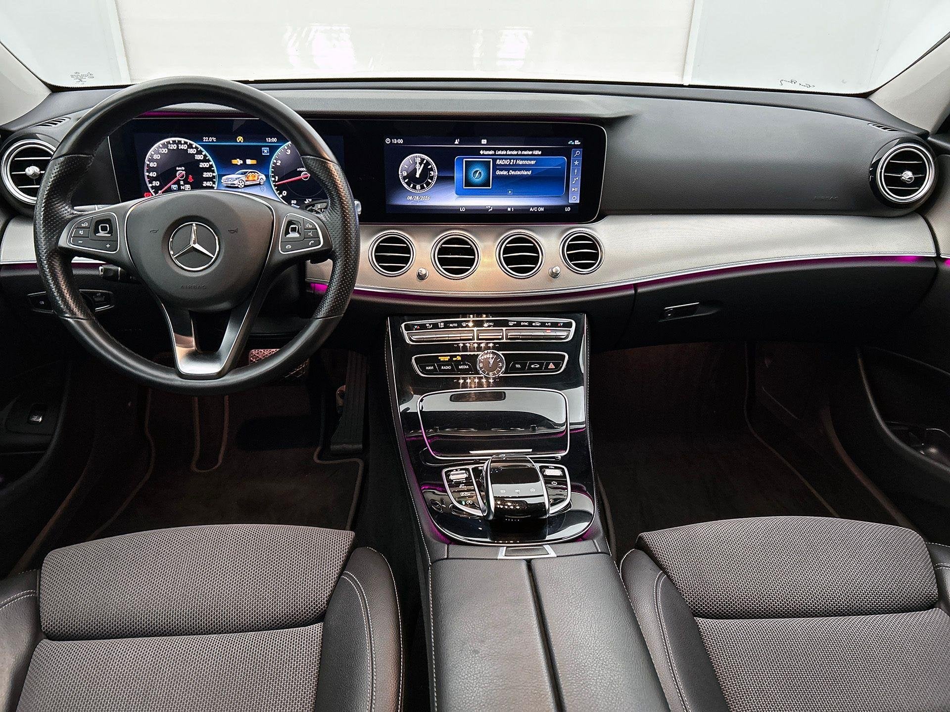 Mercedes-Benz E-Klasse 200 Berline Luxury Line | Widescreen, Auto's, Mercedes-Benz, Automaat, 4 deurs, Gebruikt, 4 cilinders