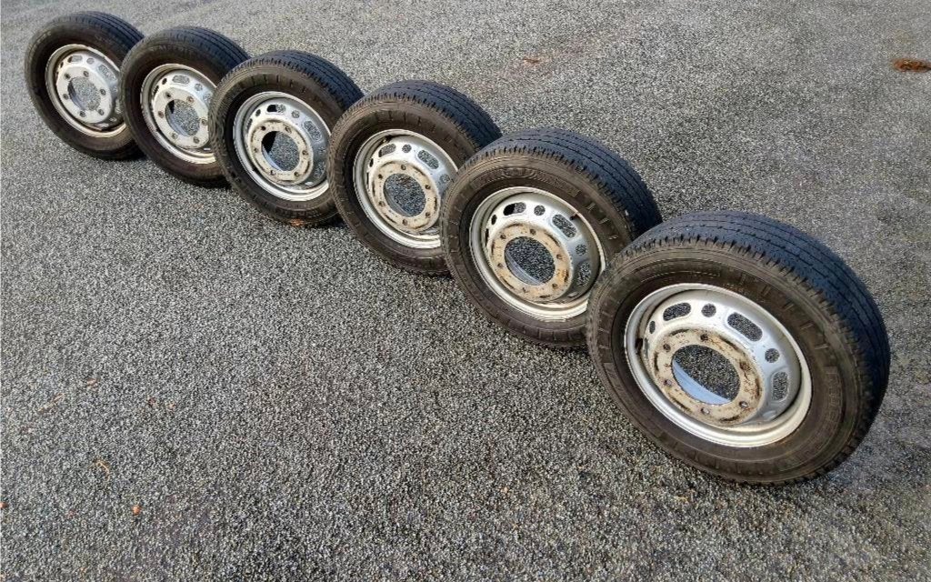 6 pneus renforcés 195/75-16C sur jantes renforcés VW Crafter, Pneus et Jantes, 4 Saisons, 16 pouces, Véhicule utilitaire