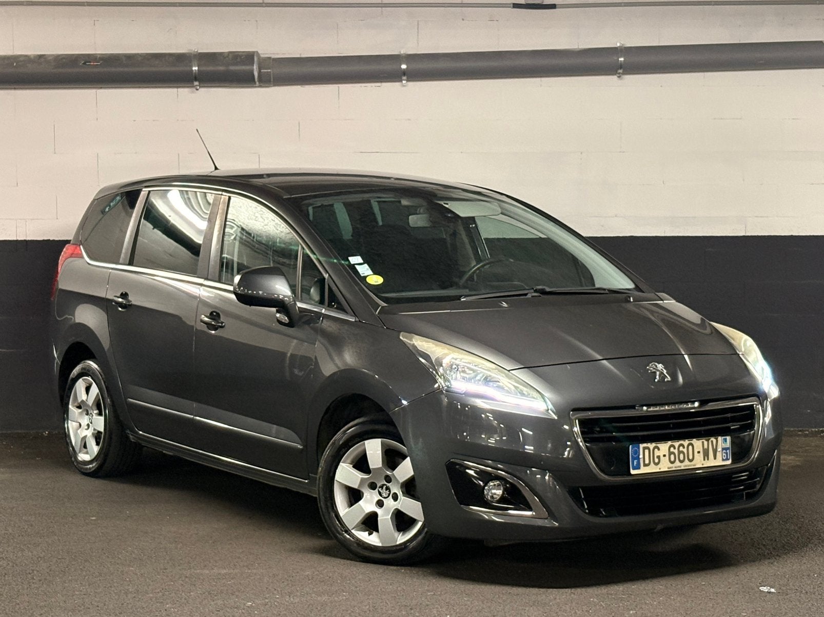 PEUGEOT 5008 1.6 HDi 115cv 7 Places Phase 2, Autos, Achat, 7 places, Boîte manuelle, Noir