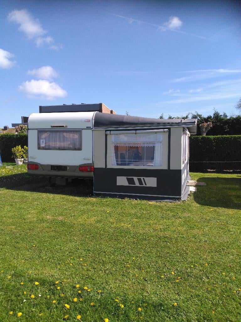 mooie wilk caravan de luxe  met nieuwe  voortent, Caravans en Kamperen, Caravans, 2 aparte bedden, Ringverwarming, Standaardzit