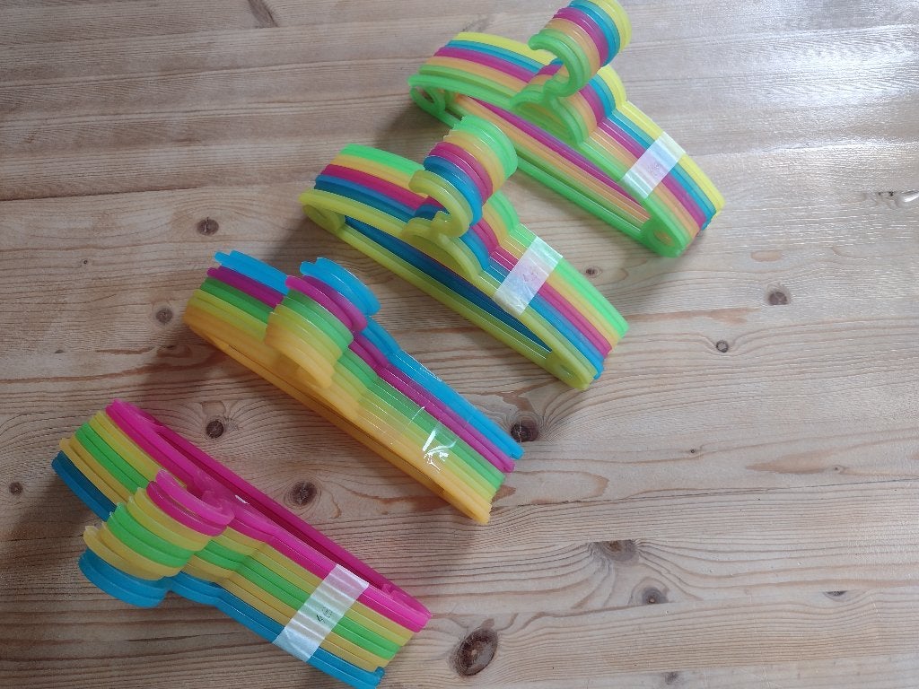 Gekleurde kleerhangers kinderen, Kleding | Dames, Kledinghangers, Ophalen, Zo goed als nieuw, Kunststof, Kinderen