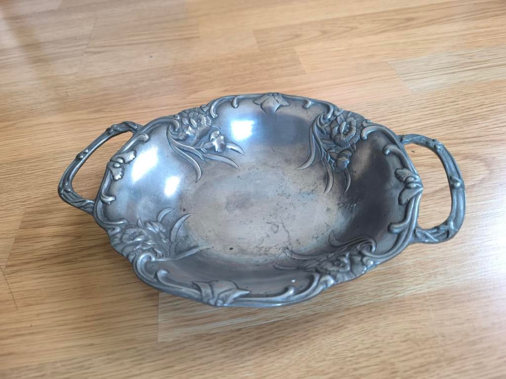 Plat en étain ornement foral