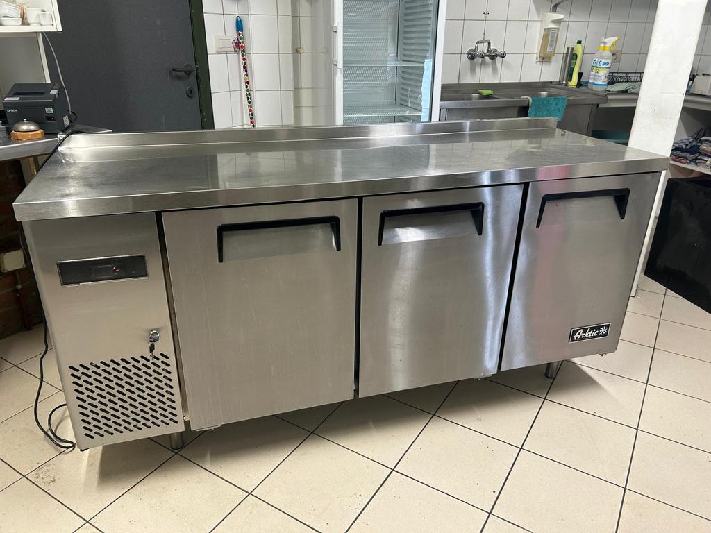 Arktic Koelwerkbank - KitchenLine - 390L - 3 Deuren, Zakelijke goederen, Horeca | Keukenapparatuur, Ophalen, Gebruikt, Koelen en Vriezen