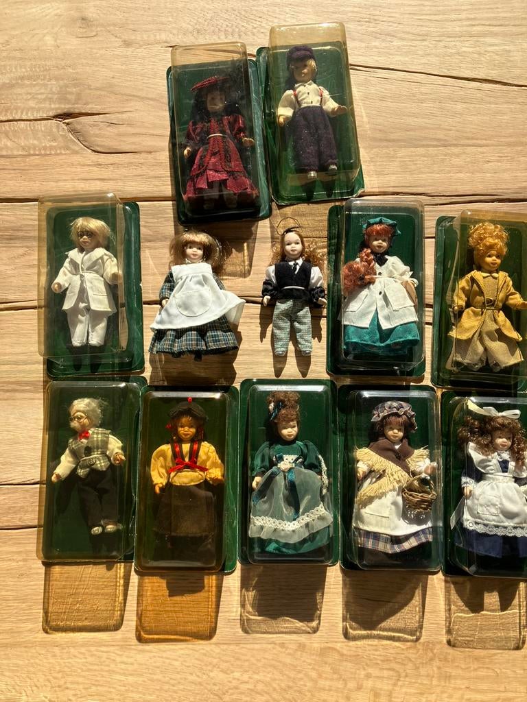 Poppenhuis retro popjes, Verzamelen, Ophalen, Zo goed als nieuw, Poppenhuis