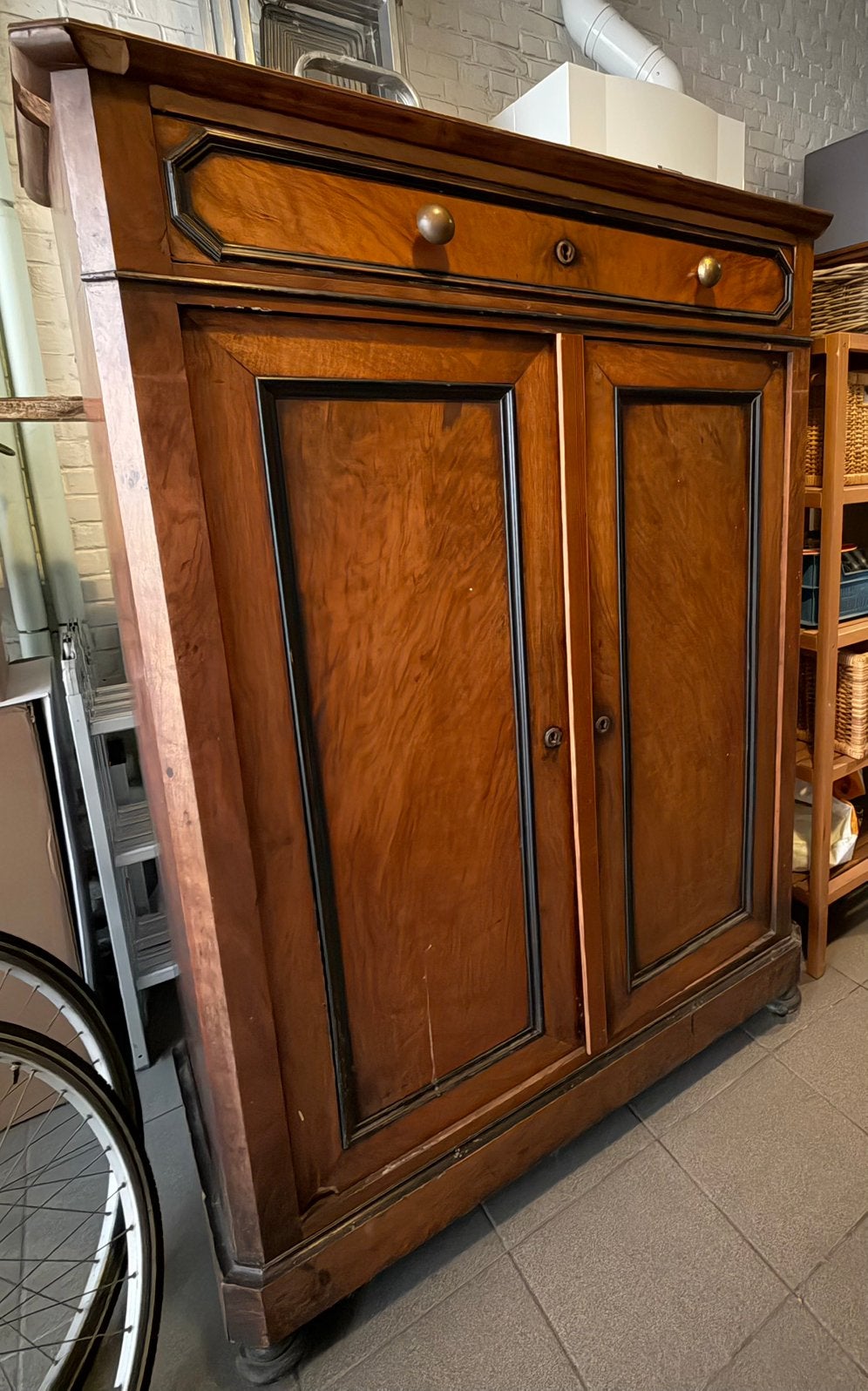Massief houten kast, Ophalen