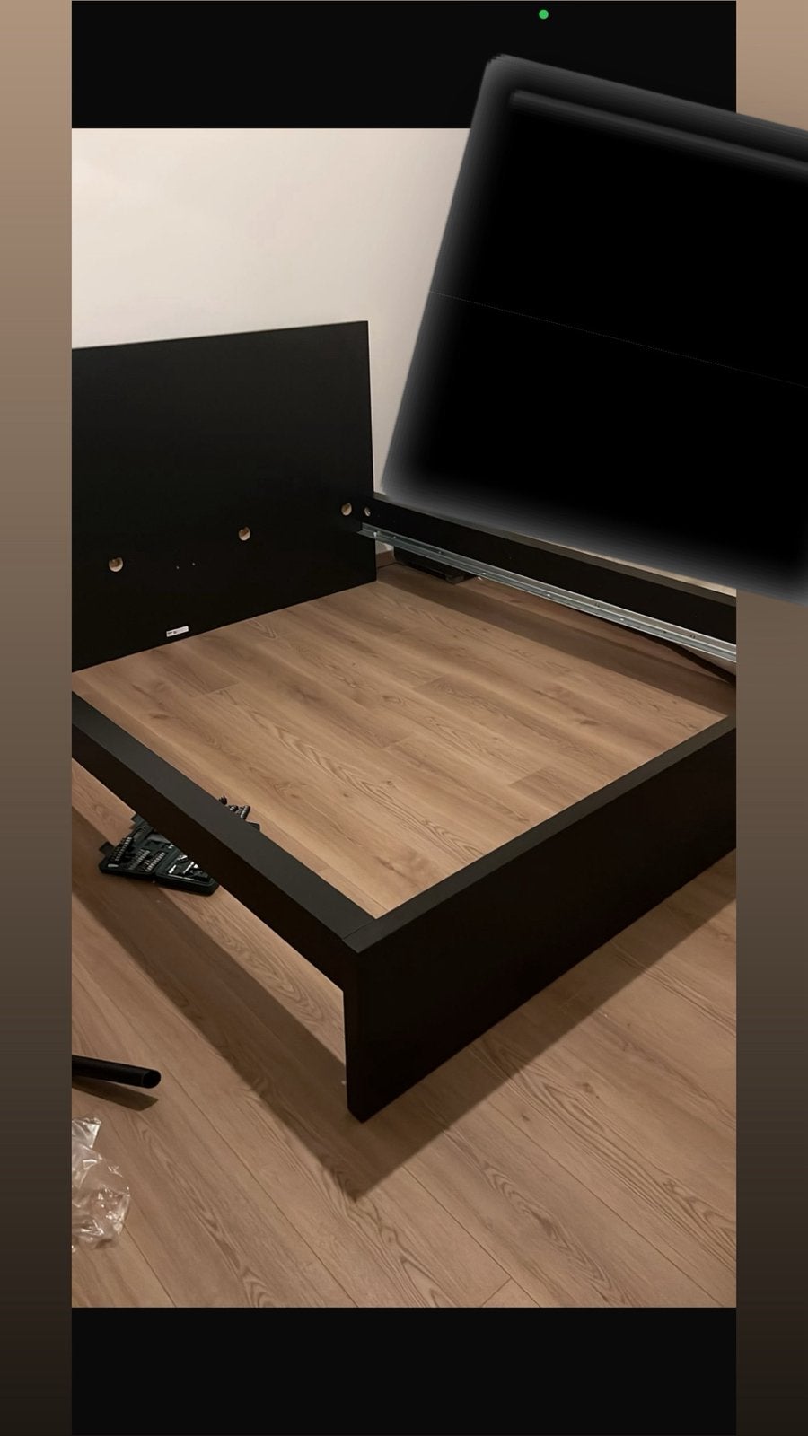 Lit double noir en très bon état – comme neuf - 180x200, Maison & Meubles, Enlèvement, Utilisé, 180 cm, 200 cm