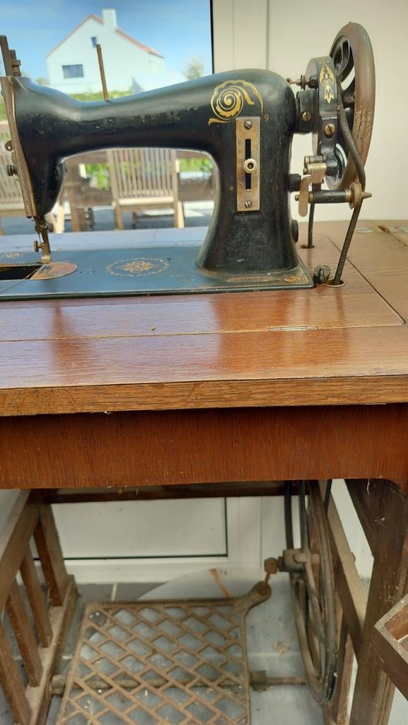 Oude naaimachine singer, Antiek en Kunst, Ophalen