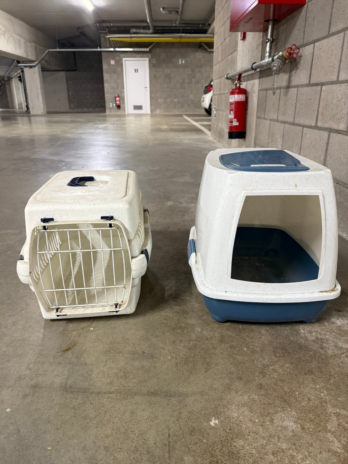 Kattenbak en transportbak, Ophalen, Zo goed als nieuw