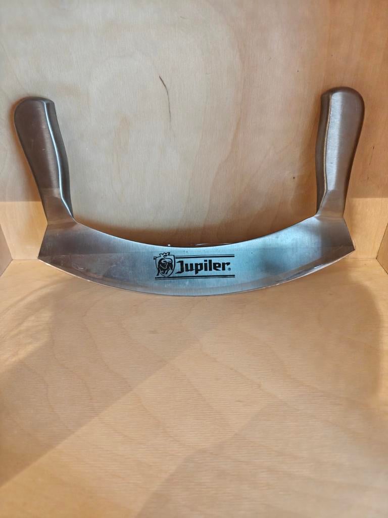 Wiegemes Hakmes opschrift Jupiler, Ophalen