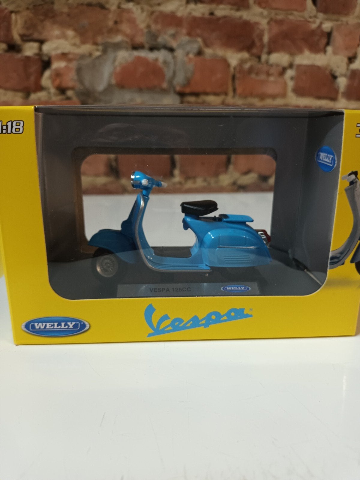 2 vespa modellen 1/18., Ophalen of Verzenden