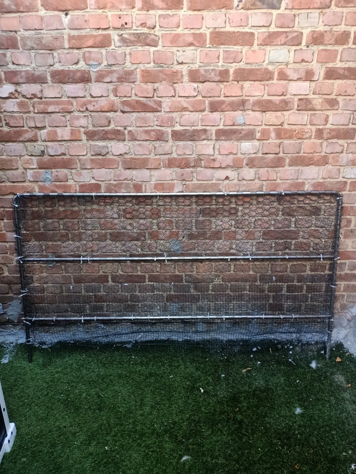 hek RVS met kippen draad er omheen., Tuin en Terras, Ophalen