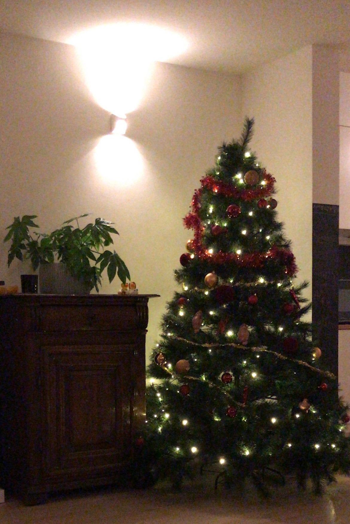 Kunstof kerstboom 2 meter, Diversen, Kerst, Ophalen, Zo goed als nieuw