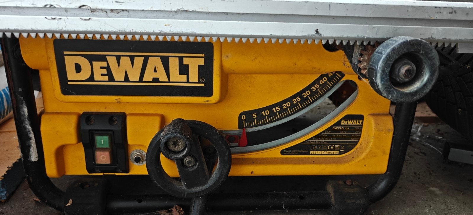 DeWalt tafelzaag, geen onderstel, nieuwe origineel geleider, Ophalen, Gebruikt