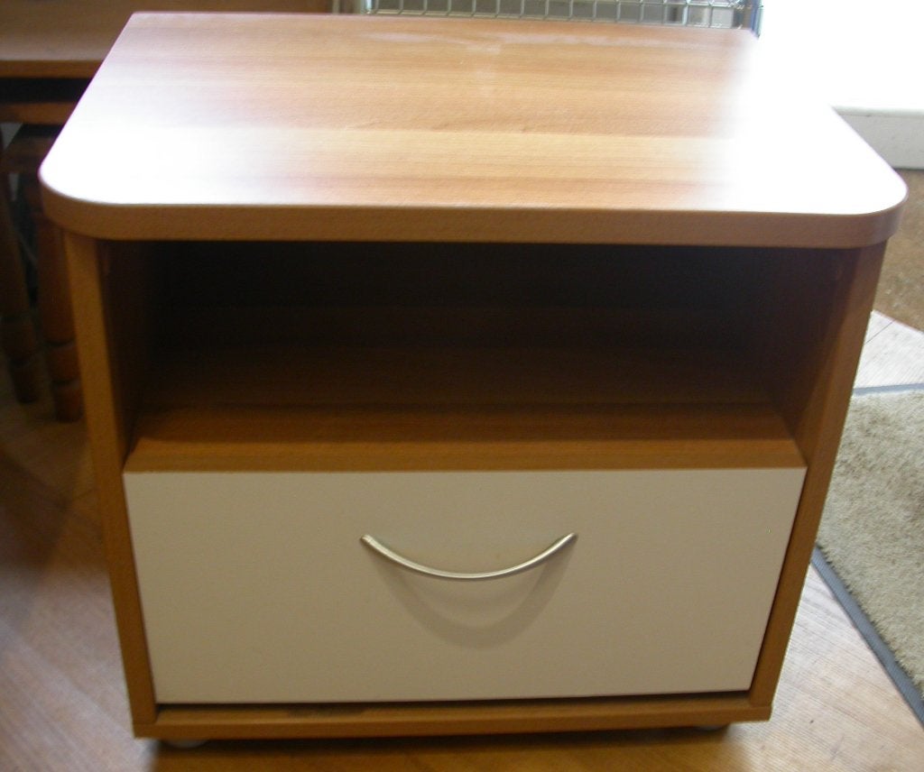 Table de nuit, Enlèvement, Utilisé, Bois, 45 à 65 cm