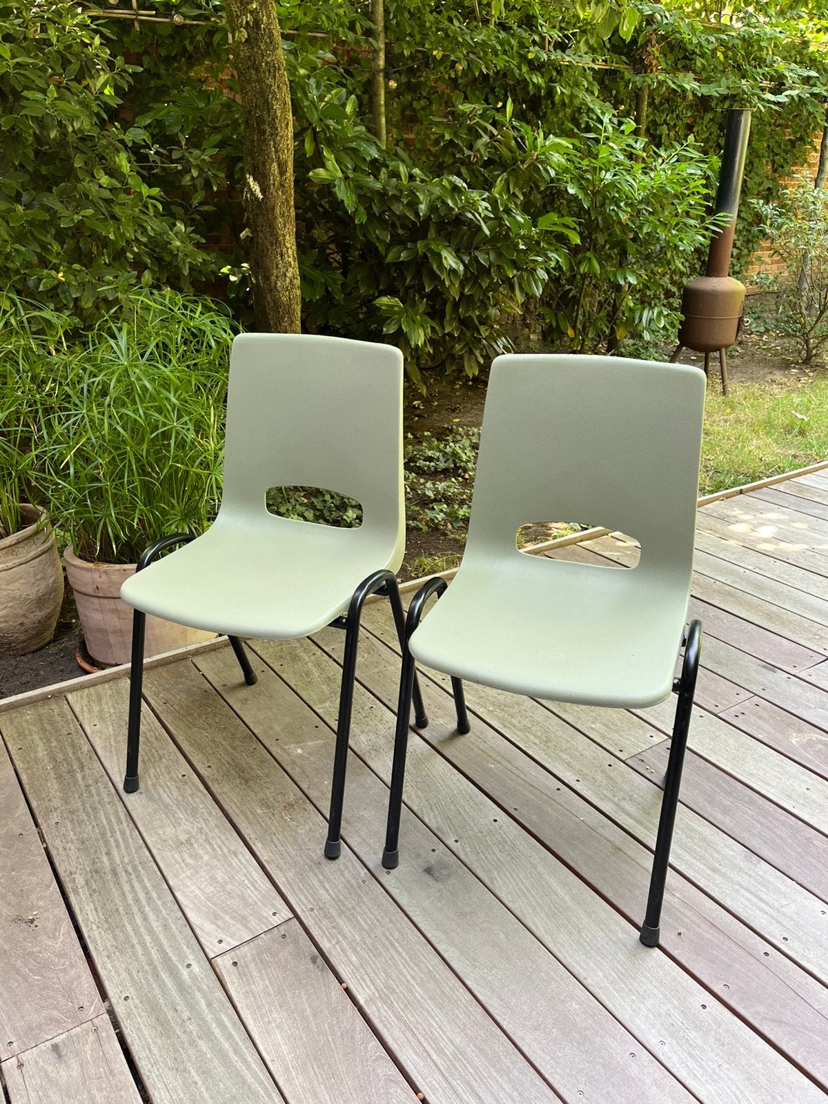 Chaise Polly taupe cemento gris ciment, noir, Jardin & Terrasse, Enlèvement, Comme neuf, Empilable