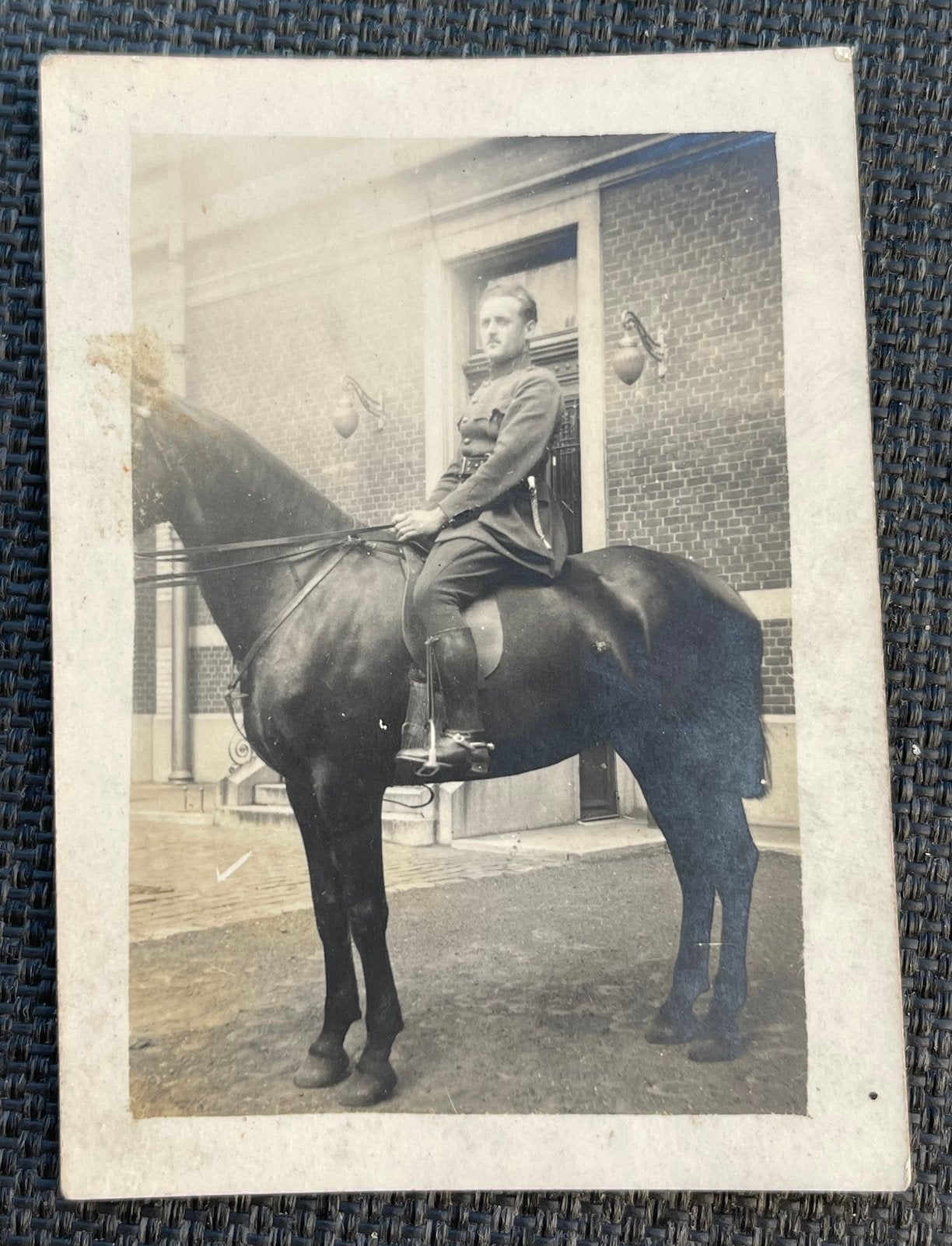 Antieke Foto Belgische Officier te Paard, Verzamelen, Ophalen of Verzenden, Zo goed als nieuw, Gebouw, Foto