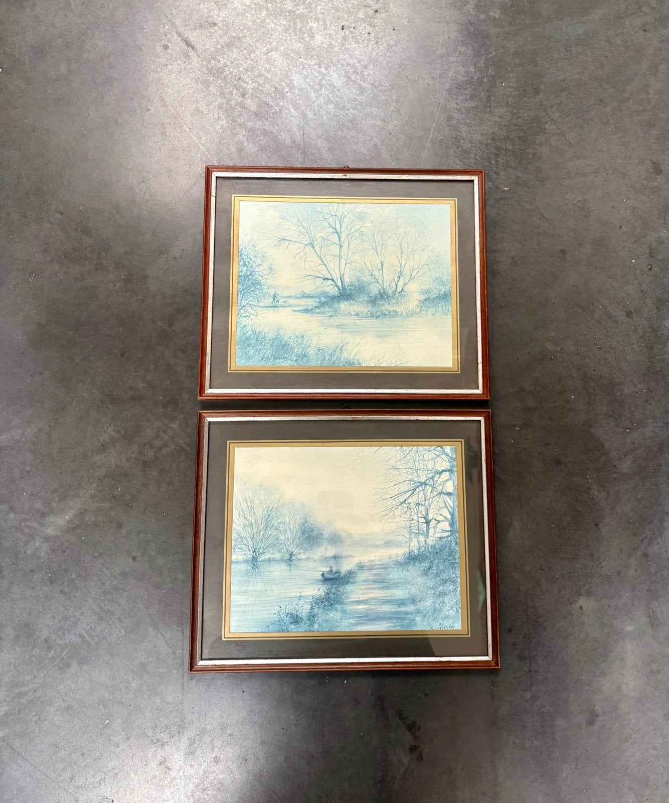 Ken Messer – Set van 2 sfeervolle ingelijste aquarelprenten, Antiquités & Art, Enlèvement ou Envoi, Aquarelle, Paysage, Vintage