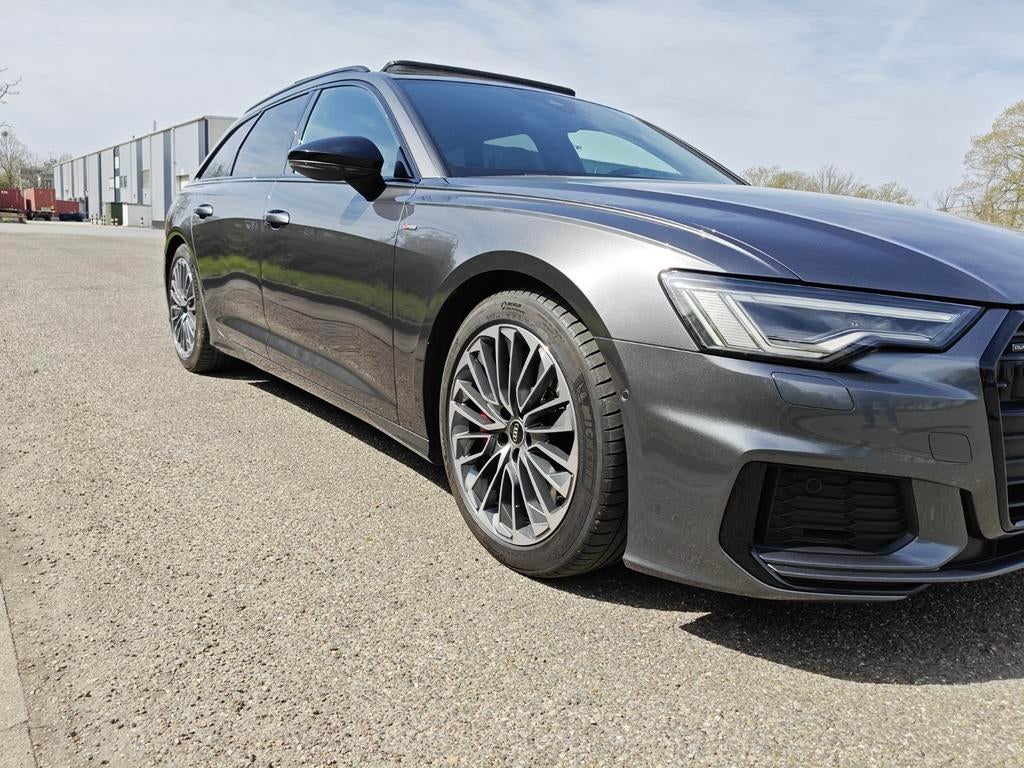 🚗  Audi A6 Avant 55 TFSI e Quattro S-line | Dealer nagek, Auto's, Automaat, 4 cilinders, 34 g/km, Parkeerassistent