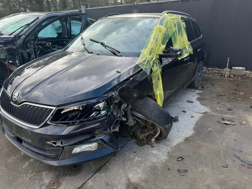 Skoda Fabia 1.2 benzine bj 2016 km 111.676 motor start, Auto's, Cruise Control, Stof, Zwart, Bedrijf
