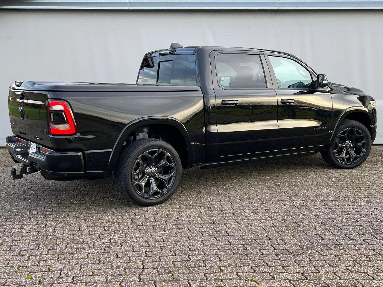 Dodge RAM 1500 5.7 HEMI V8 Night Edition | LIMITED | Luchtve, Autos, Cuir, 2361 kg, Achat, Euro 6