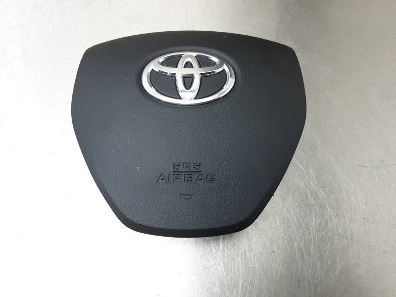 AIRBAG VOLANT Toyota Auris (E18) (01-2012/03-2019), Dhr. M. Roggen, Toyota, Stadsweg 37 37
9917 PV  WIRDUM GR., NL, Utilisé