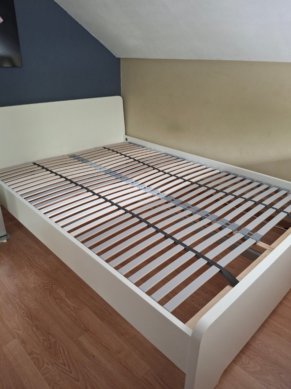Bed met 2 lattenbodems 140 x 200, Ophalen, 200 cm
