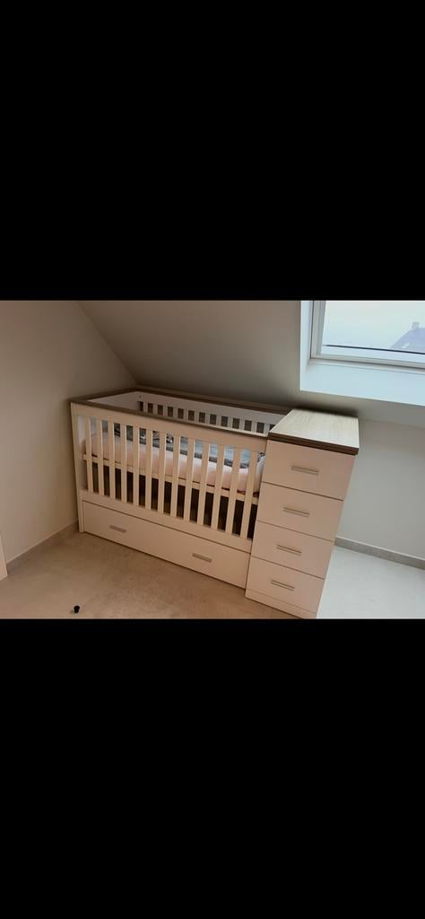 Babybed met matras en kasten, Ophalen, Zo goed als nieuw