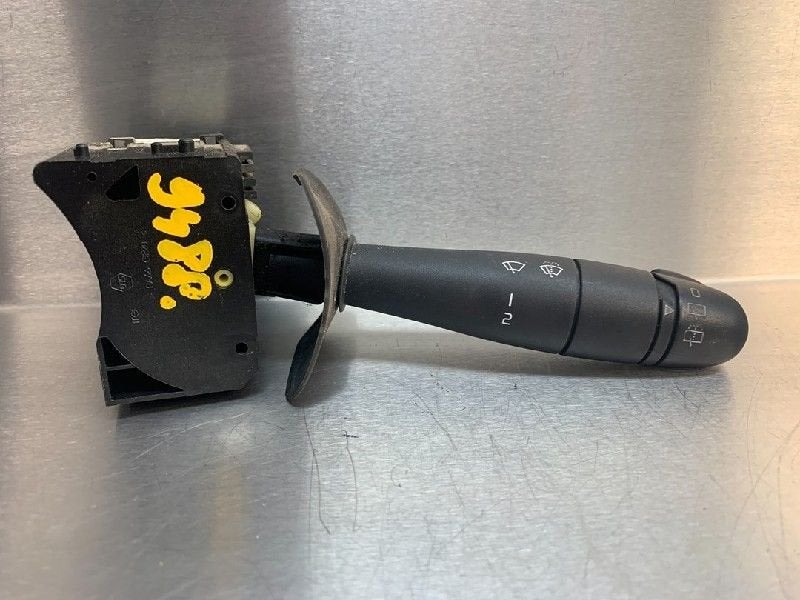 COMMUTATEUR CLIGNOTANT Nissan Kubistar (F10) (|8200379526|), Utilisé, Nissan