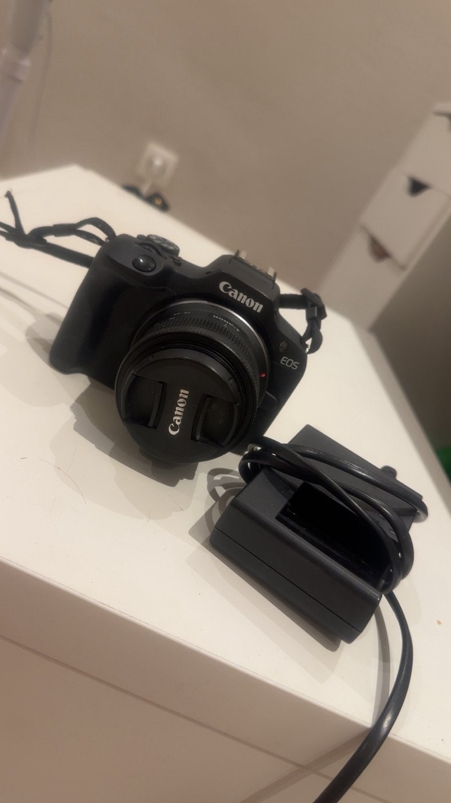Canon EOS R100 + RF-S 18-45mm – Excellent état, Enlèvement ou Envoi, Comme neuf