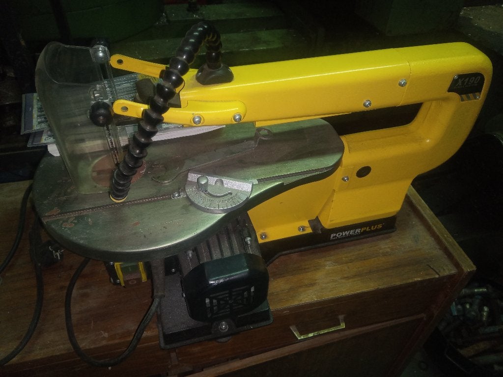 Figuurzaag 220V voor hout, Ophalen, Zo goed als nieuw, Powerplus, 30 tot 70 mm
