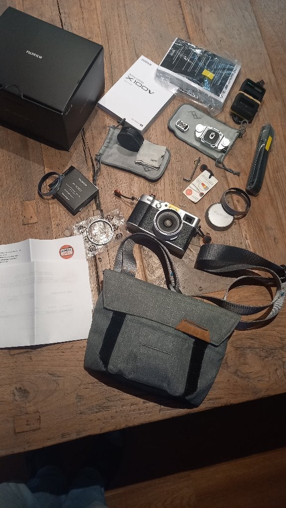 Fujifilm X100V met accessoires, TV, Hi-fi & Vidéo, Sans zoom optique, Enlèvement ou Envoi, Pare-soleil, Comme neuf
