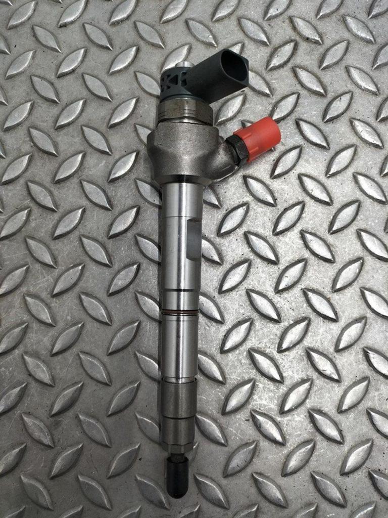 VOLKSWAGEN GOLF BRANDSTOF INJECTOR / VERSTUIVER 04L130277AE, Ophalen of Verzenden, Gebruikt, Stiba lid
